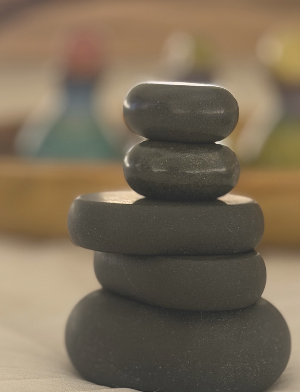 مساج الاحجار الساخنة