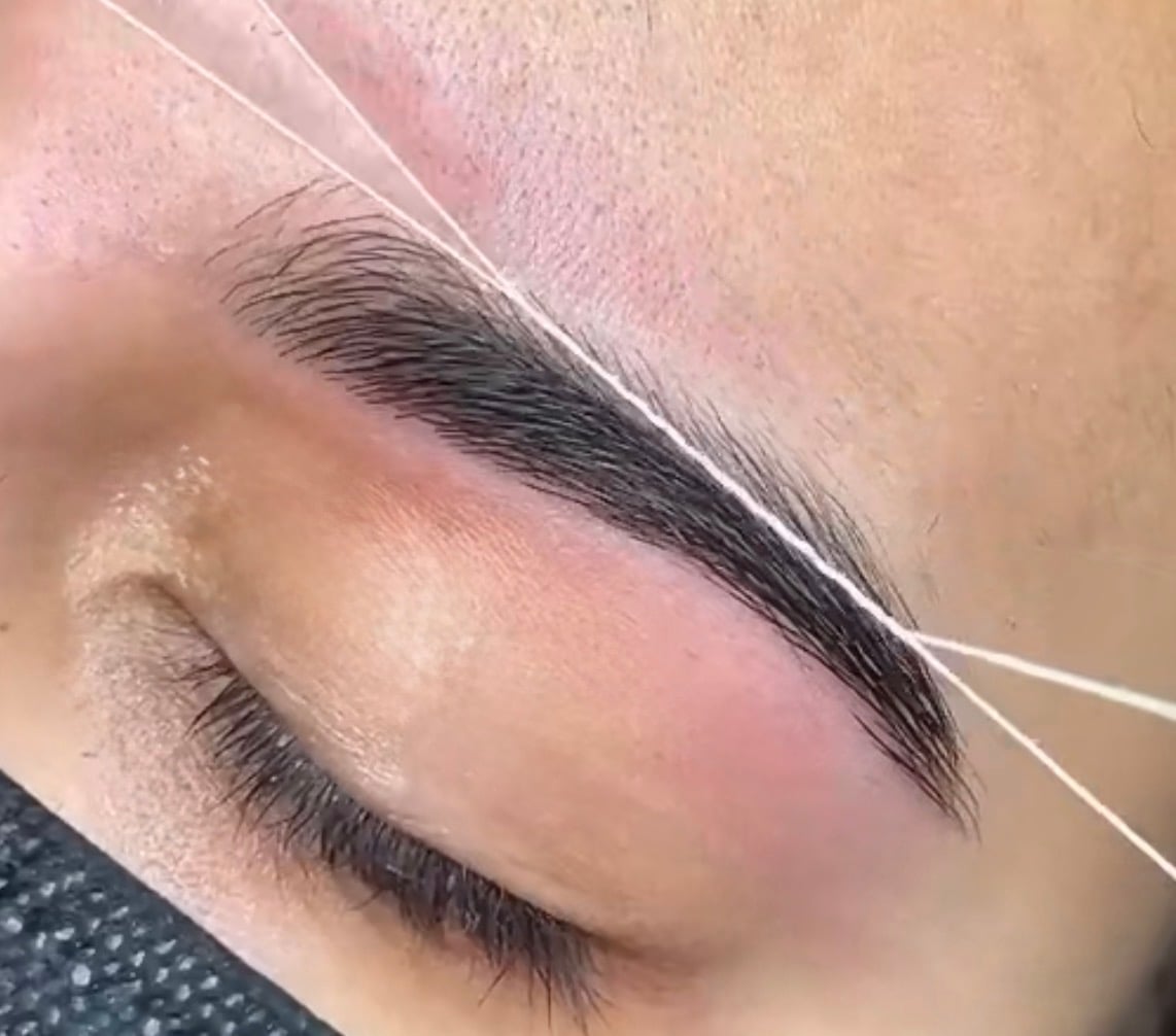 حف الحواجب بالخيط