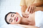 باقة 8 جلسات مساج بالزيت الدافئ