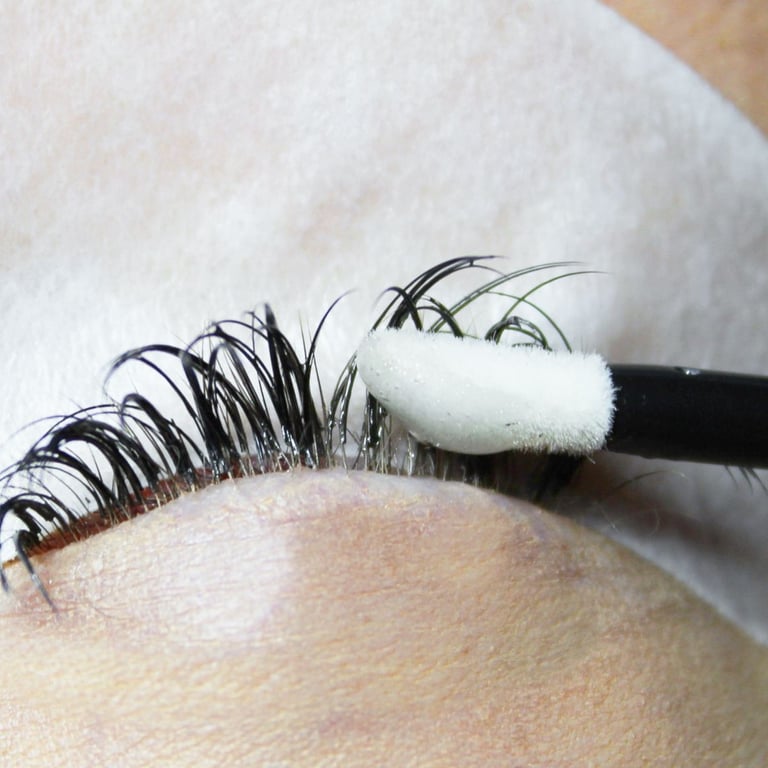 Eyelashe Extensions Removal
