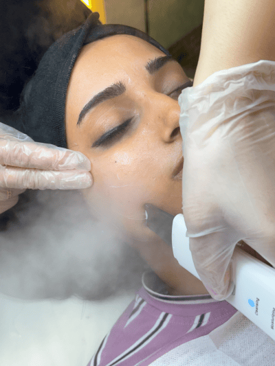 تنظيف بشرة ( عميق ) للوجه والرقبة بلأدات الماسبه لها