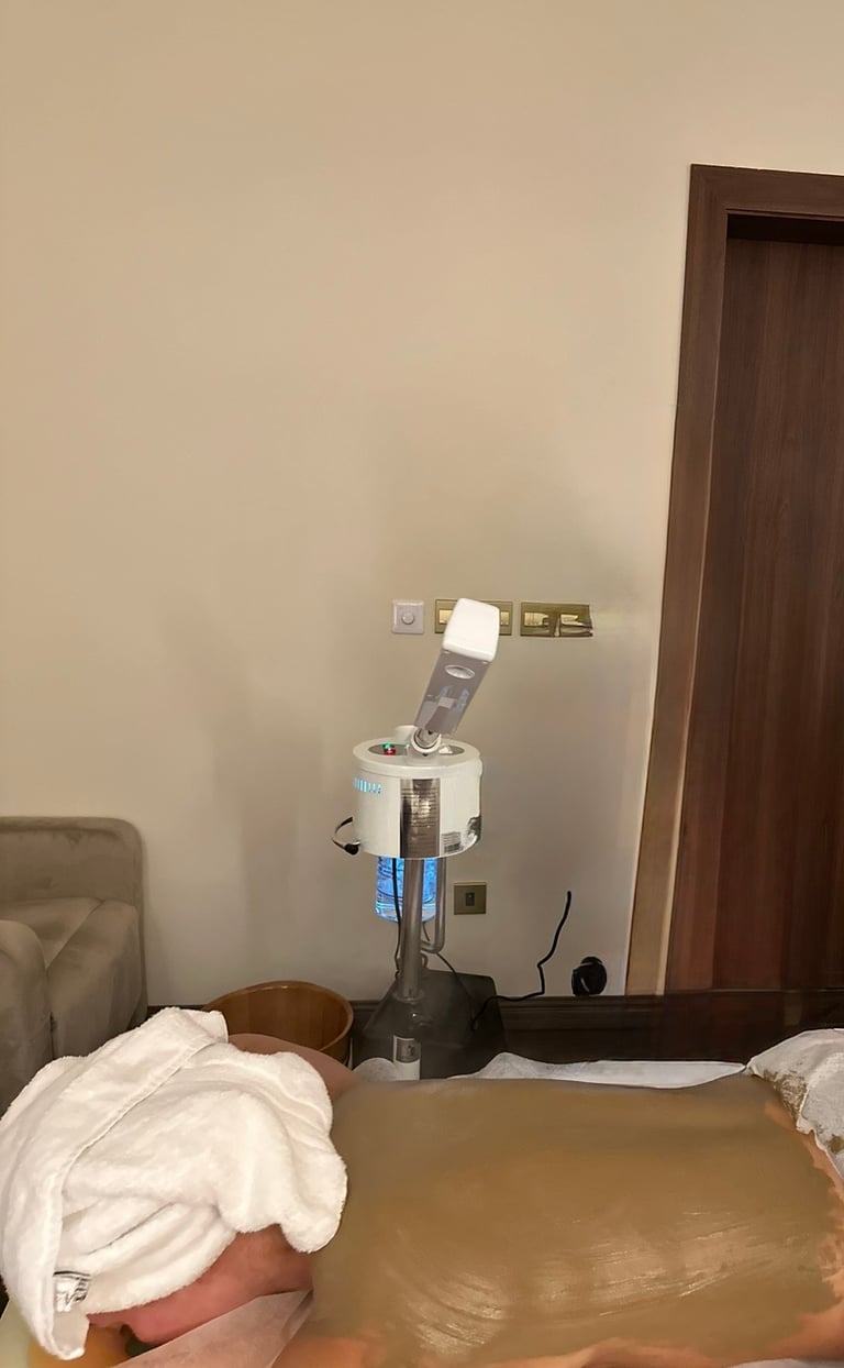 تنظيف الظهر بطحالب البحر بلأدات المناسبه لها
