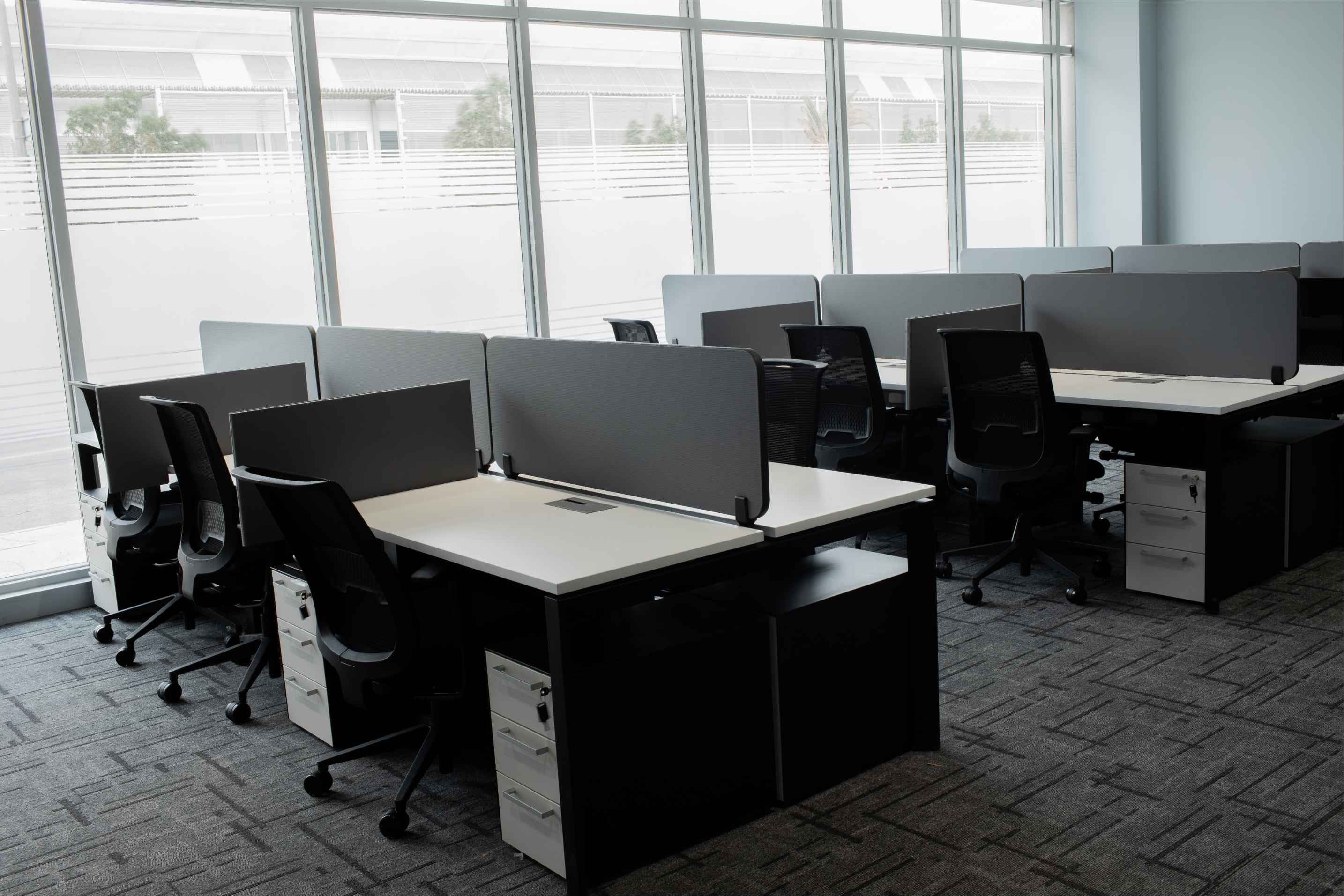 طاولة مكتبية مشتركة