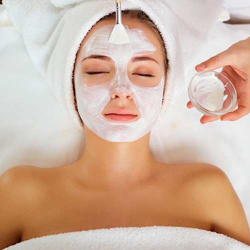 تنظيف بشرة عميق مع ماسك