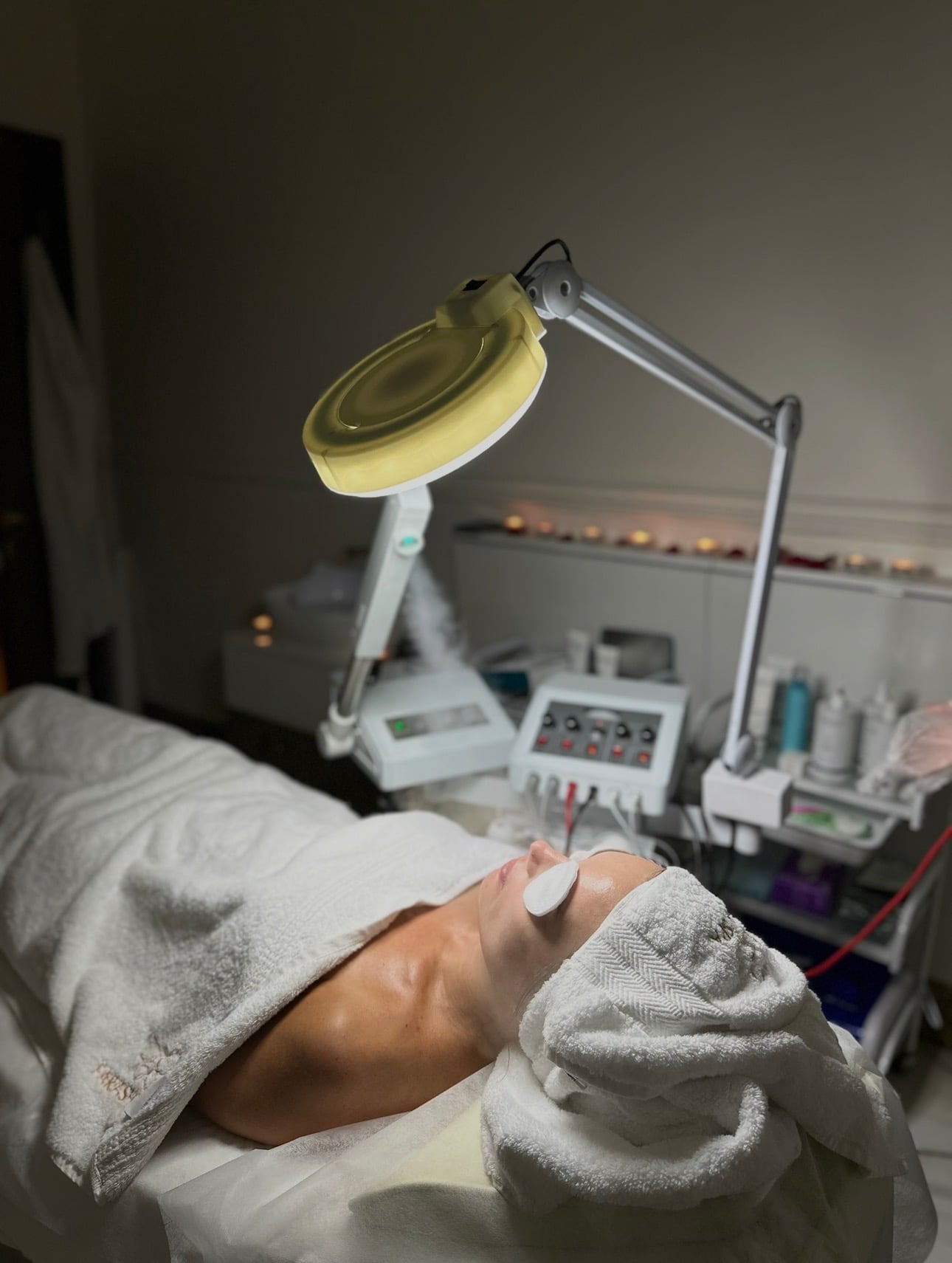 تنظيف بشرة مع معالج أكسجين