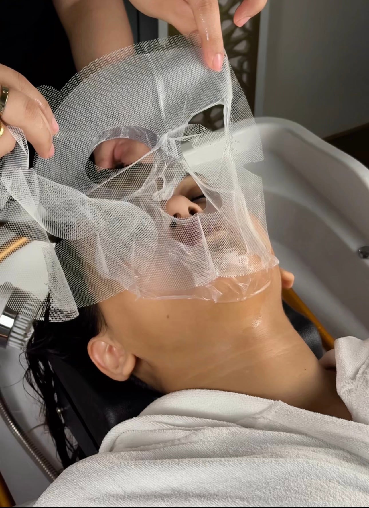 العناية بالوجه مع منتجات جيرلان