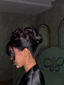 تسريحة شعر ستايل مفتوح او مرفوع ( قصير أو متوسط )