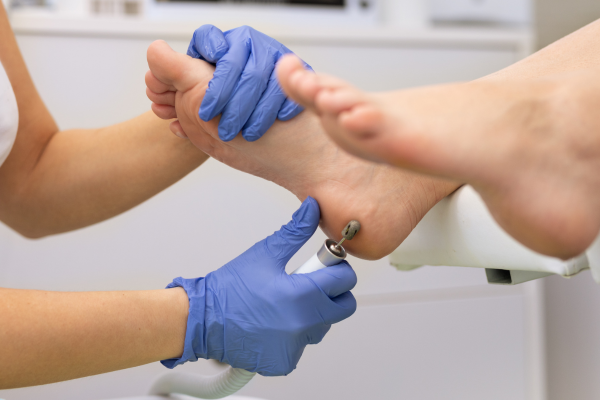 خدمات البديكير والمنكير